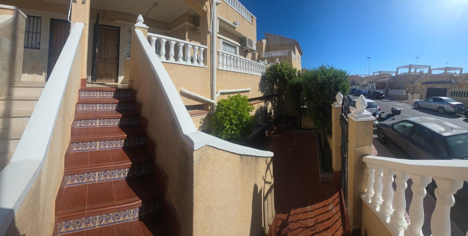 Bungalow a Torrevieja, Alicante, Spagna 3 camere da letto, 85 mq. N° 197501