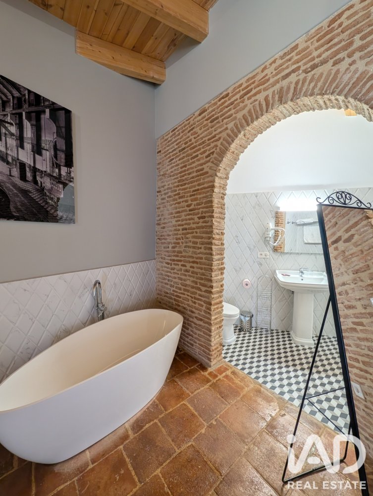 Commercial property in Montanchez, Caceres, Spain 885 sq.m. No. 199532