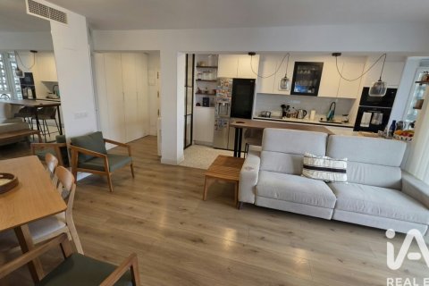 Apartment in Madrid, Spain 3 bedrooms, 105 sq.m. No. 198618