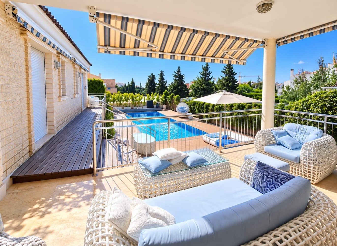 Villa i Torrevieja, Alicante, Spanien 5 sovrum, 670 kvm. Nr. 128688