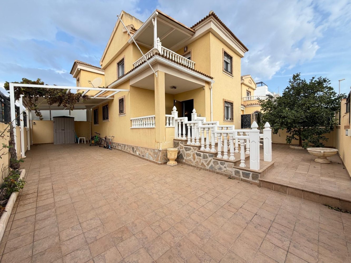 Villa i Alicante, Spanien 4 sovrum, 133 kvm. Nr. 198383