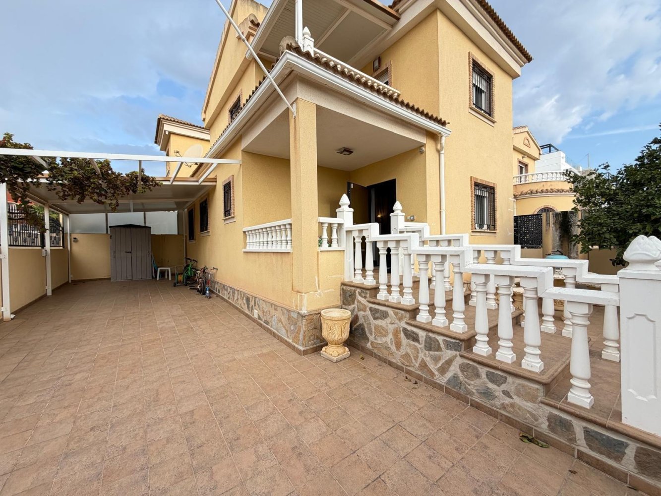 Villa i Alicante, Spanien 4 sovrum, 133 kvm. Nr. 198383