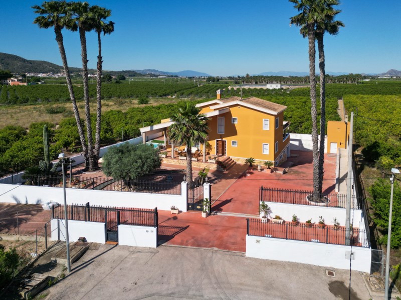 Villa in Orihuela, Alicante, Spain 5 bedrooms, 433 sq.m. No. 199103