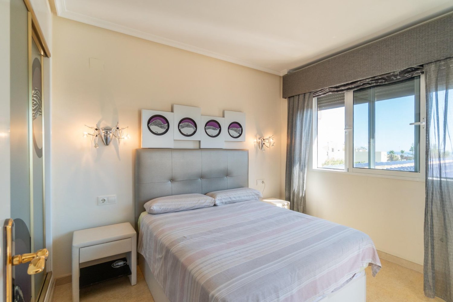 Villa a Torrevieja, Alicante, Spagna 5 camere da letto, 419 mq. N° 198281
