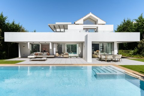 Villa in Estepona, Malaga, Spain 4 bedrooms, 383 sq.m. No. 197181