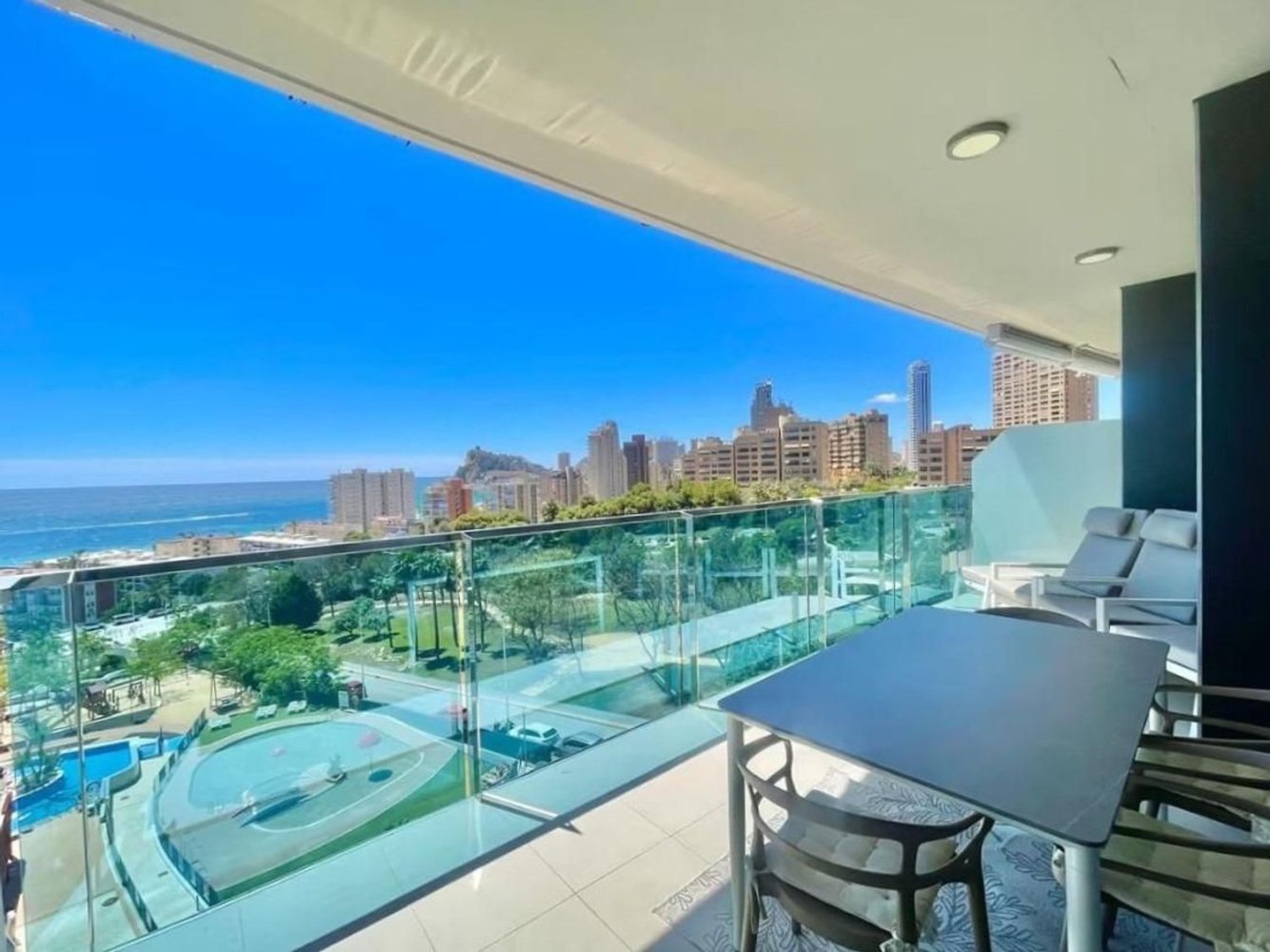 Apartamento en Benidorm, Alicante, España 2 dormitorios, 91 m2 No. 197966