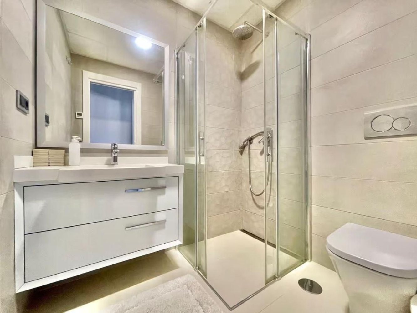 Apartamento en Benidorm, Alicante, España 2 dormitorios, 91 m2 No. 197966