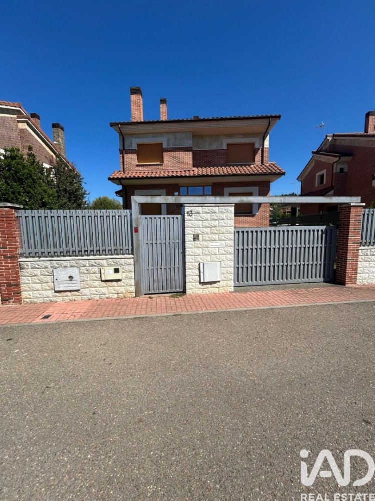 Māja Carbajal de la Legua, Leon, Spānijā 4 istabas, 347 m2 Nr. 197690