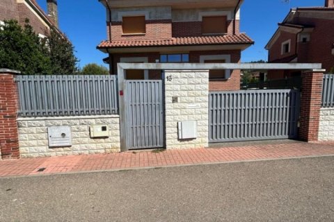 Māja Carbajal de la Legua, Leon, Spānijā 4 istabas, 347 m2 Nr. 197690