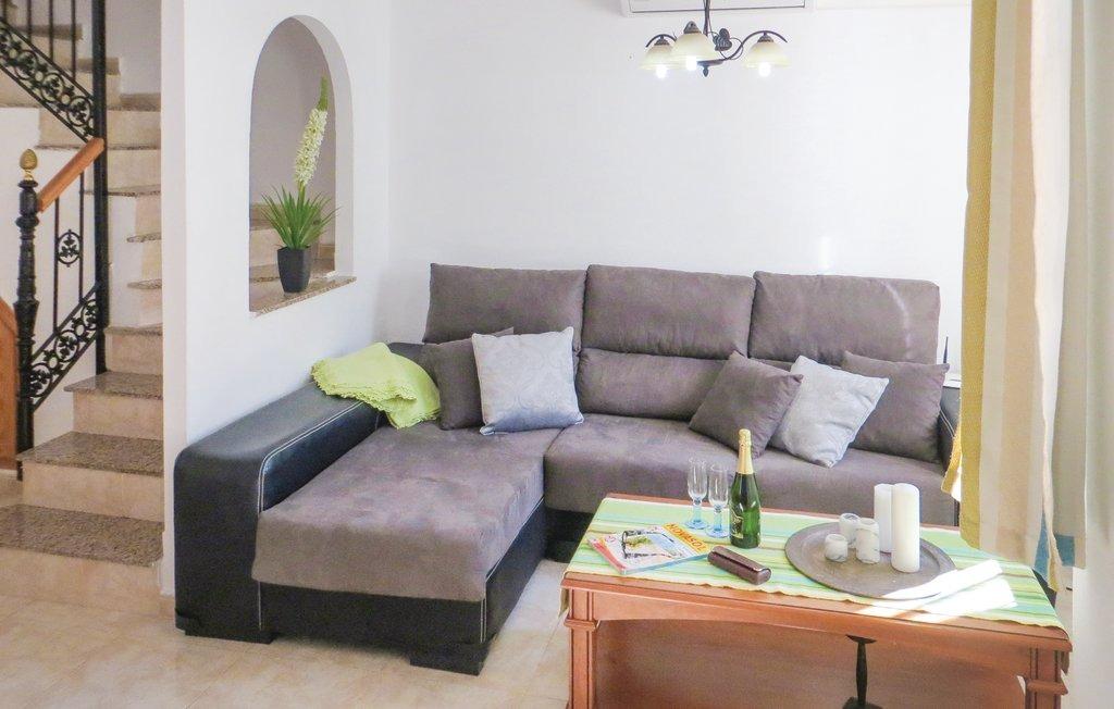 Townhouse in Torrevieja, Alicante, Spain 3 bedrooms, 86 sq.m. No. 198045