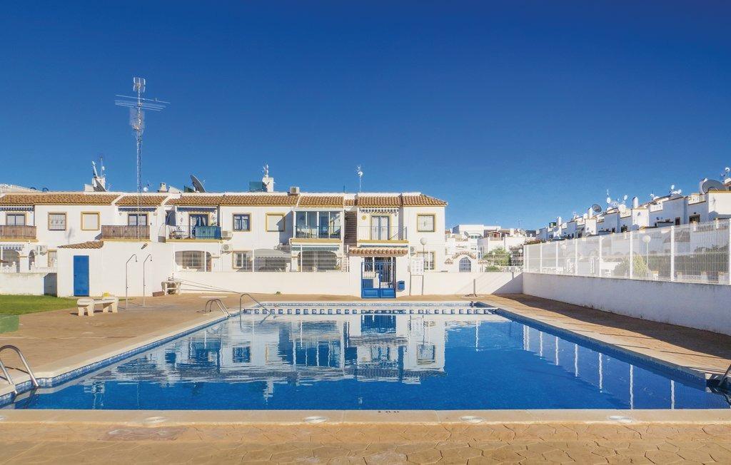Townhouse in Torrevieja, Alicante, Spain 3 bedrooms, 86 sq.m. No. 198045