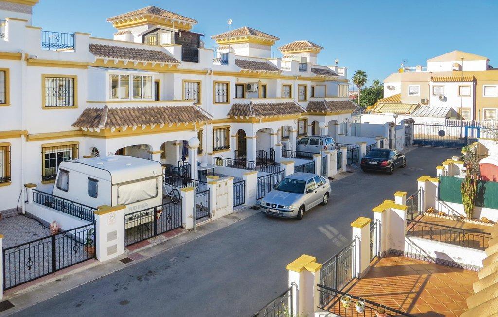 Townhouse in Torrevieja, Alicante, Spain 3 bedrooms, 86 sq.m. No. 198045