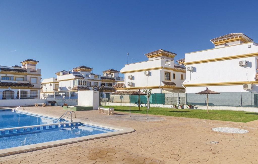 Townhouse in Torrevieja, Alicante, Spain 3 bedrooms, 86 sq.m. No. 198045