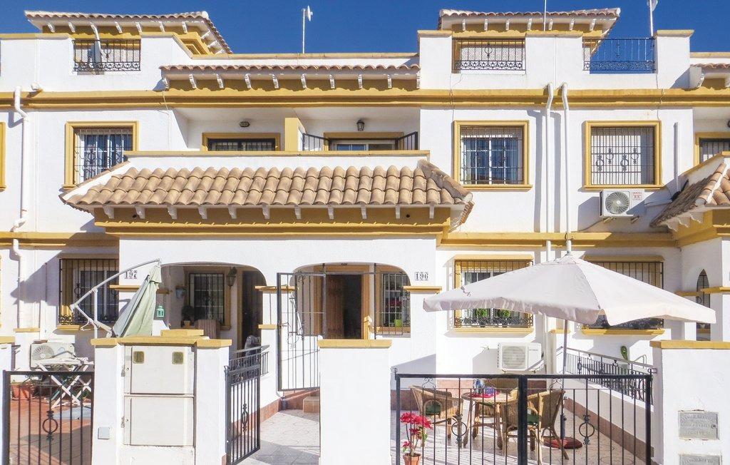 Townhouse in Torrevieja, Alicante, Spain 3 bedrooms, 86 sq.m. No. 198045