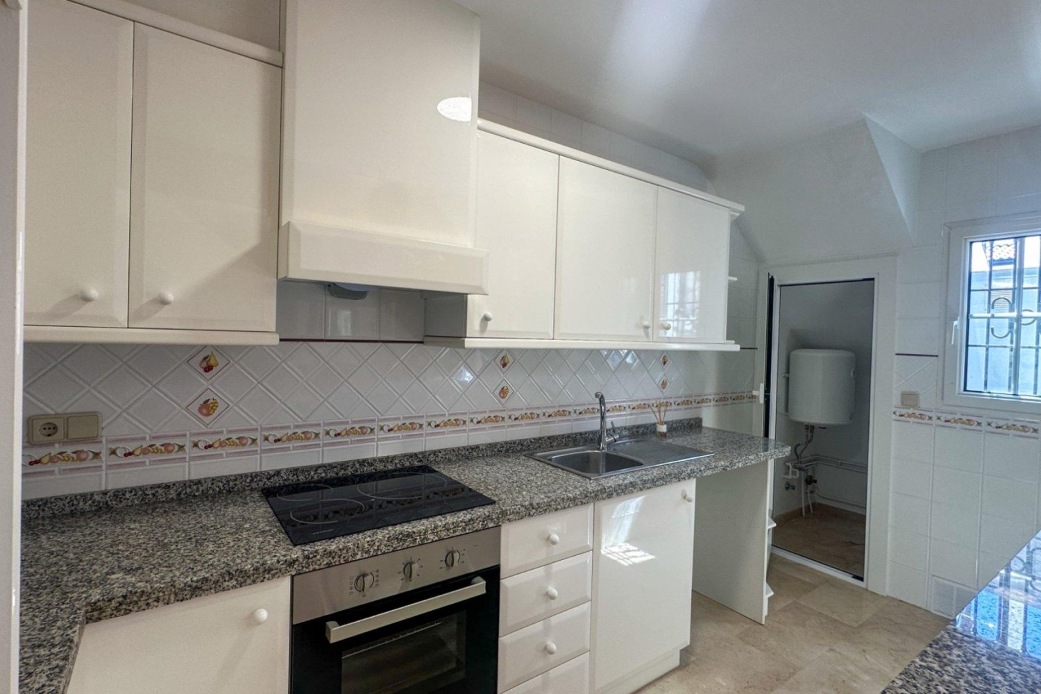 House in Alicante, Spain 2 bedrooms, 64 sq.m. No. 198088