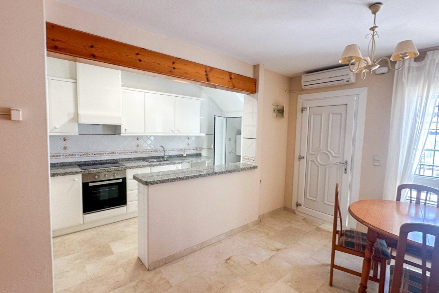 House in Alicante, Spain 2 bedrooms, 64 sq.m. No. 198088