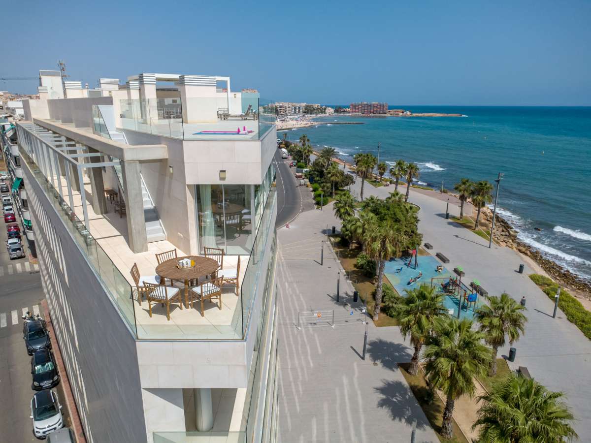 Appartamento a Torrevieja, Alicante, Spagna 4 camere da letto, 134 mq. N° 199942