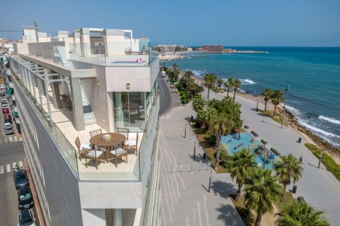 Apartment in Torrevieja, Alicante, Spain 4 bedrooms, 134 sq.m. No. 199942