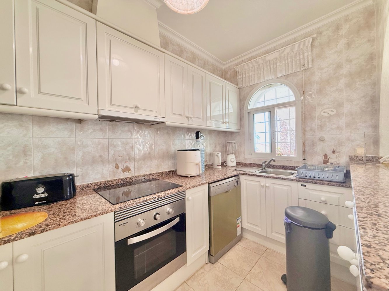Villa in Alicante, Spanien 4 Schlafzimmer, 230 m2 Nr. 197280