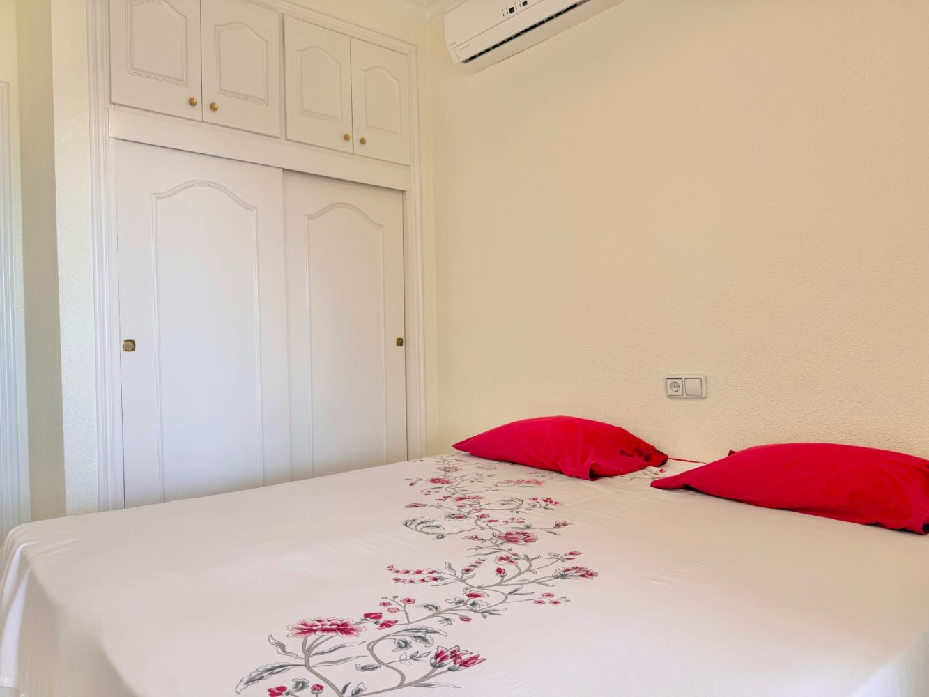 Villa in Alicante, Spanien 4 Schlafzimmer, 230 m2 Nr. 197280