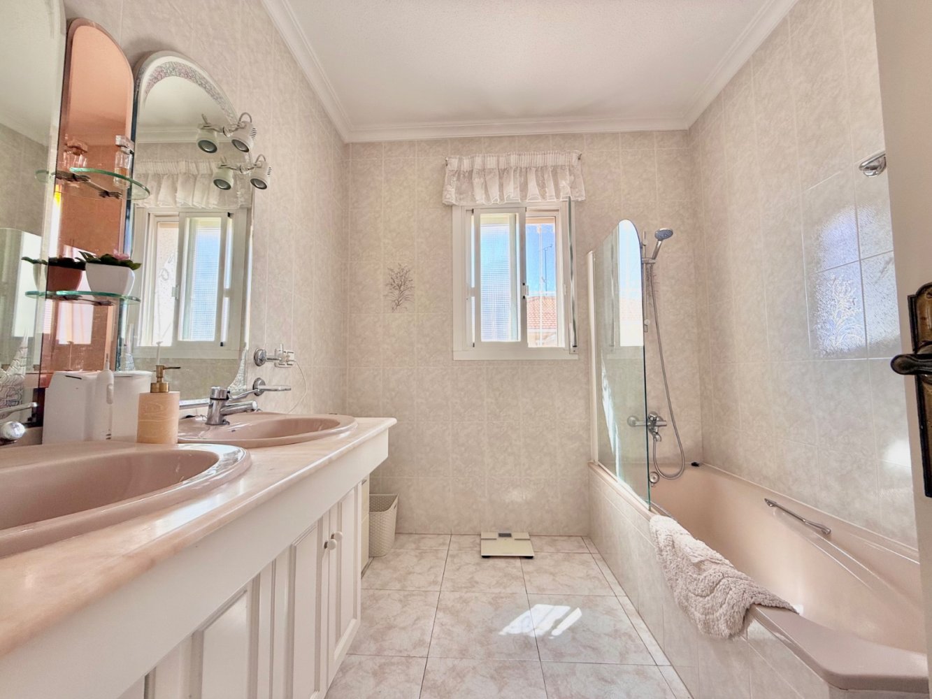 Villa in Alicante, Spanien 4 Schlafzimmer, 230 m2 Nr. 197280