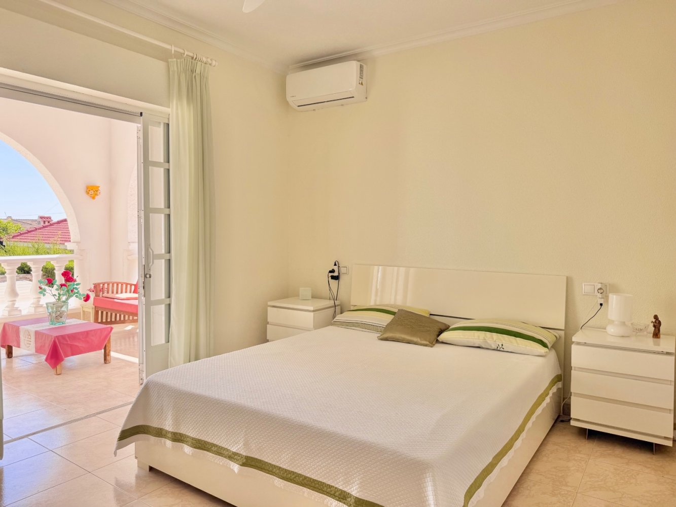 Villa in Alicante, Spanien 4 Schlafzimmer, 230 m2 Nr. 197280