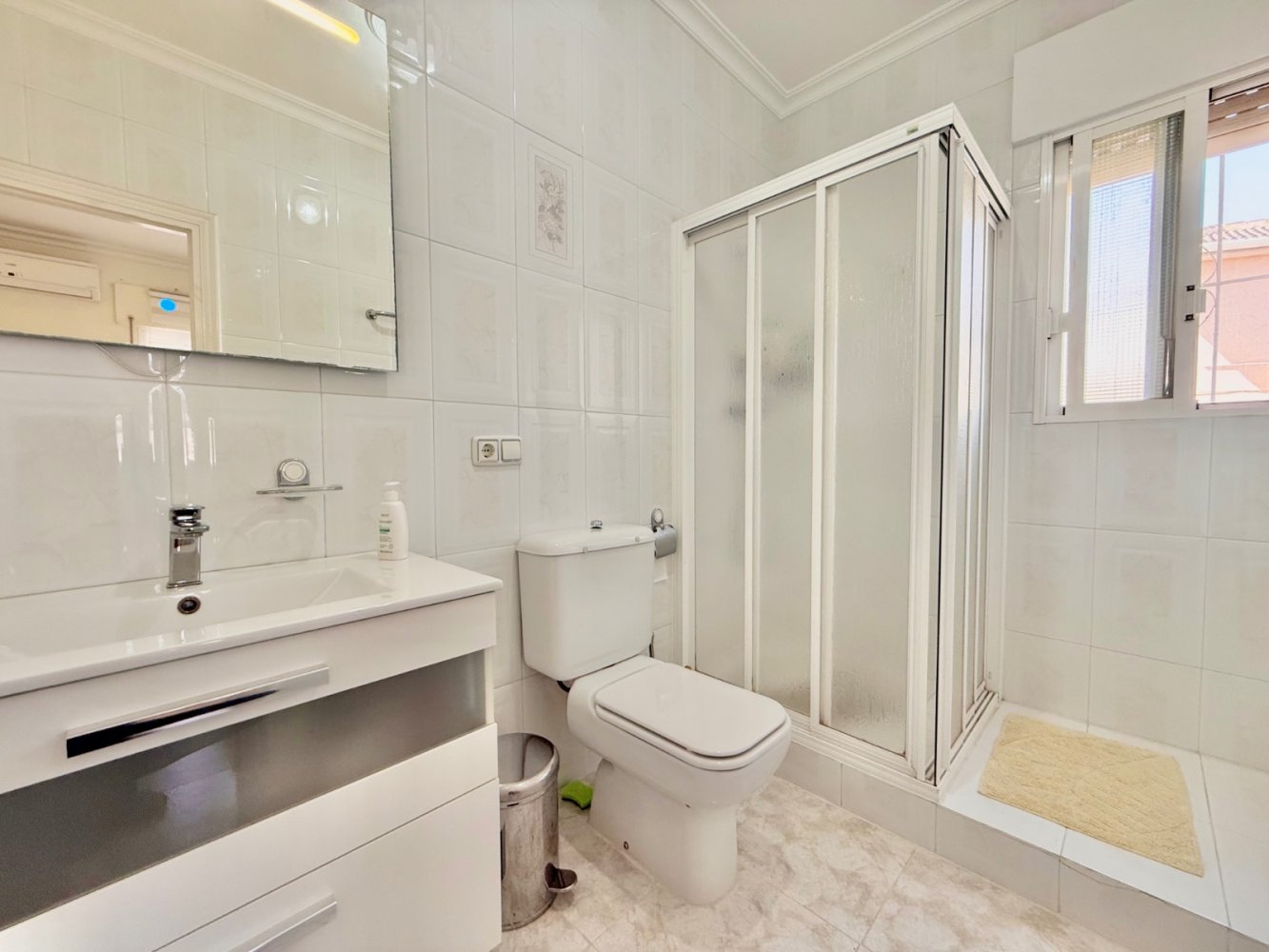Villa in Alicante, Spanien 4 Schlafzimmer, 230 m2 Nr. 197280