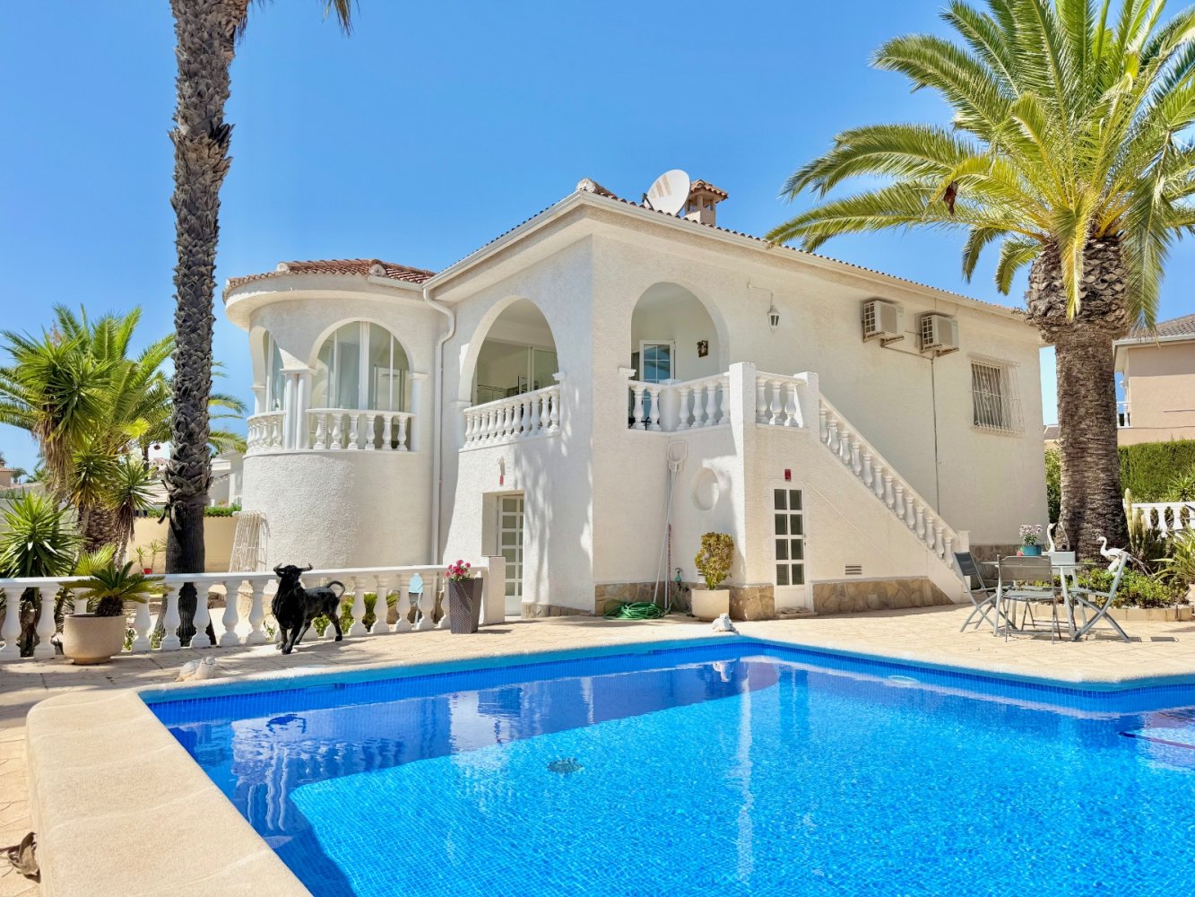 Villa in Alicante, Spanien 4 Schlafzimmer, 230 m2 Nr. 197280