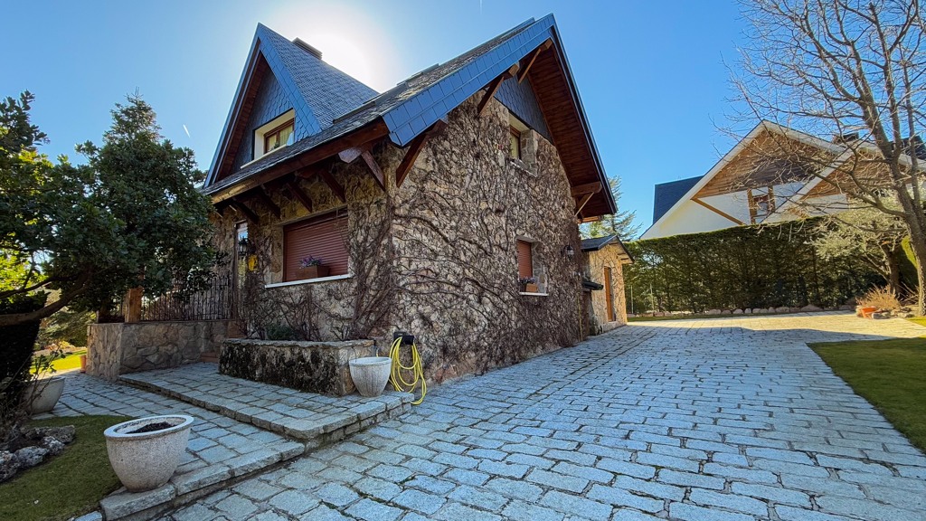Villa a Navacerrada, Madrid, Spagna 4 camere da letto, 250 mq. N° 107810