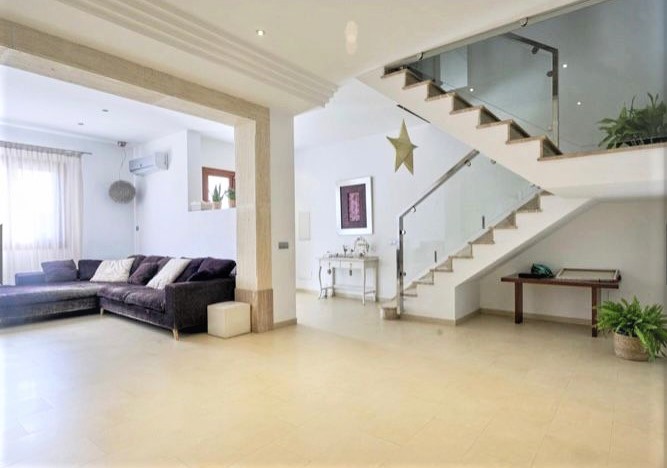 Villa en Maria De La Salut, Mallorca, España 4 dormitorios, 389 m2 No. 198773