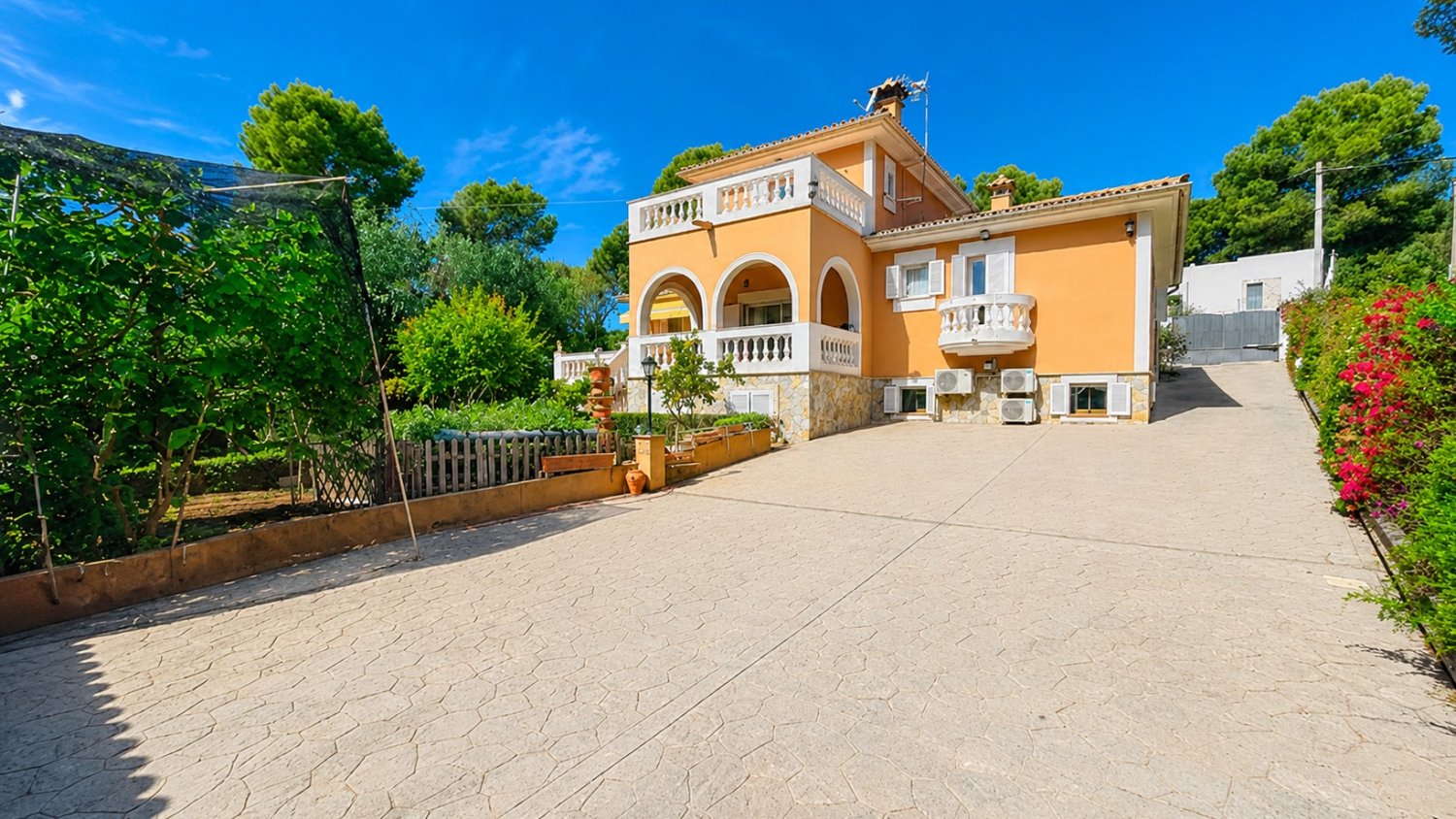 Villa in Santa Ponsa, Mallorca, Spain 6 bedrooms, 247 sq.m. No. 198844