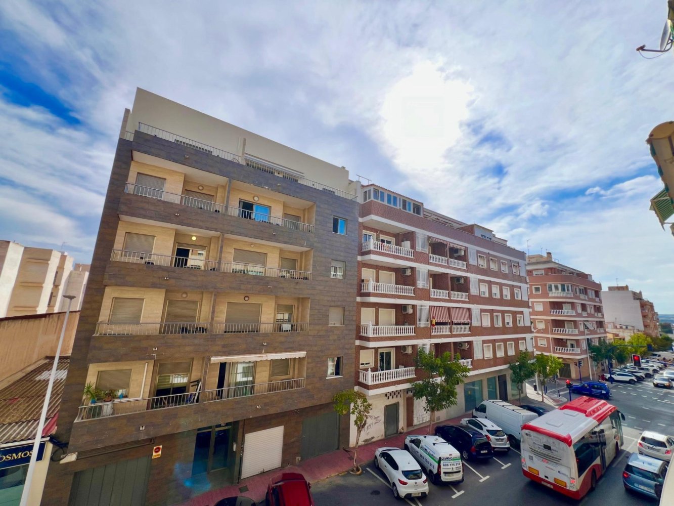 Apartment à Torrevieja, Alicante, Espagne 4 chambres, 118 m2 No. 199182