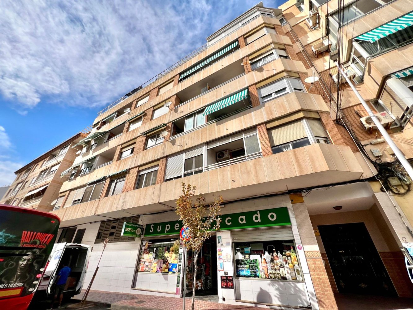 Apartment à Torrevieja, Alicante, Espagne 4 chambres, 118 m2 No. 199182