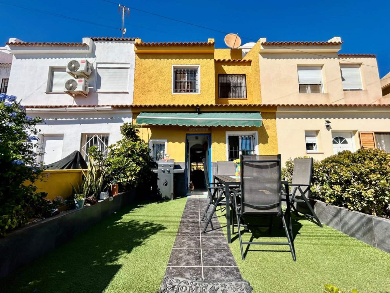 Casa adosada en Torrevieja, Alicante, España 3 dormitorios, 77 m2 No. 197480