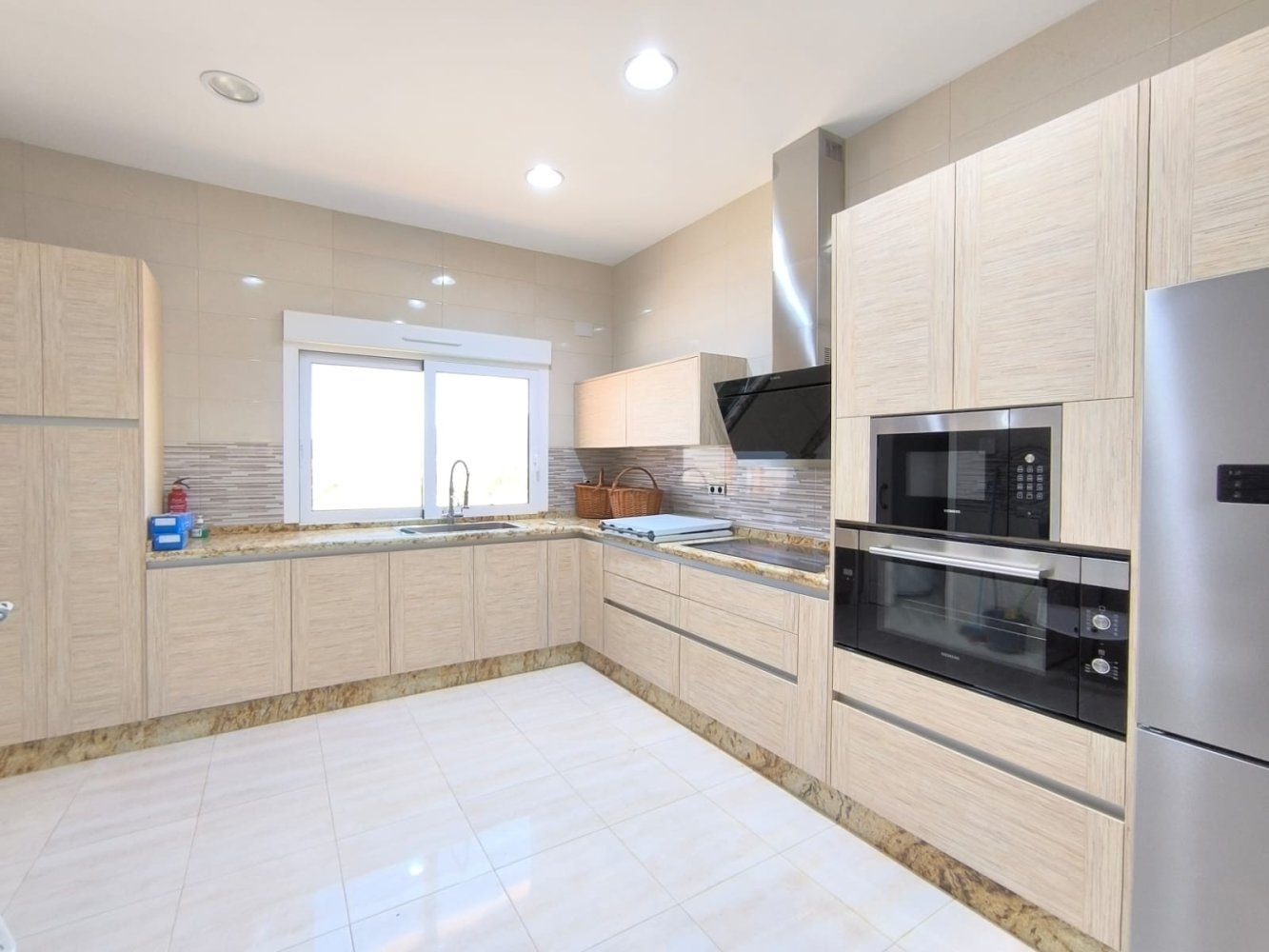 Villa en Pinoso, Alicante, España 4 dormitorios, 209 m2 No. 198926