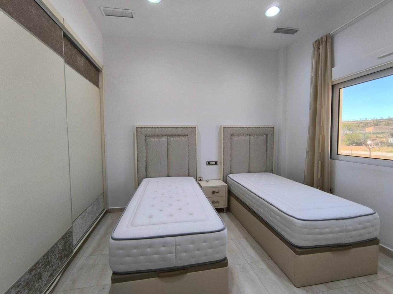 Villa en Pinoso, Alicante, España 4 dormitorios, 209 m2 No. 198926