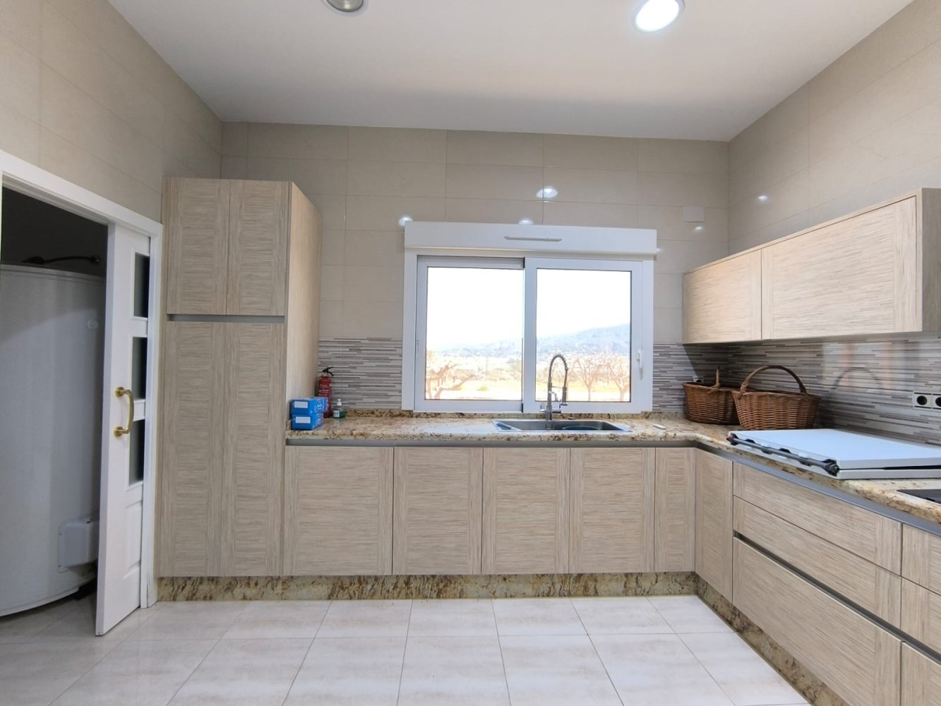 Villa en Pinoso, Alicante, España 4 dormitorios, 209 m2 No. 198926