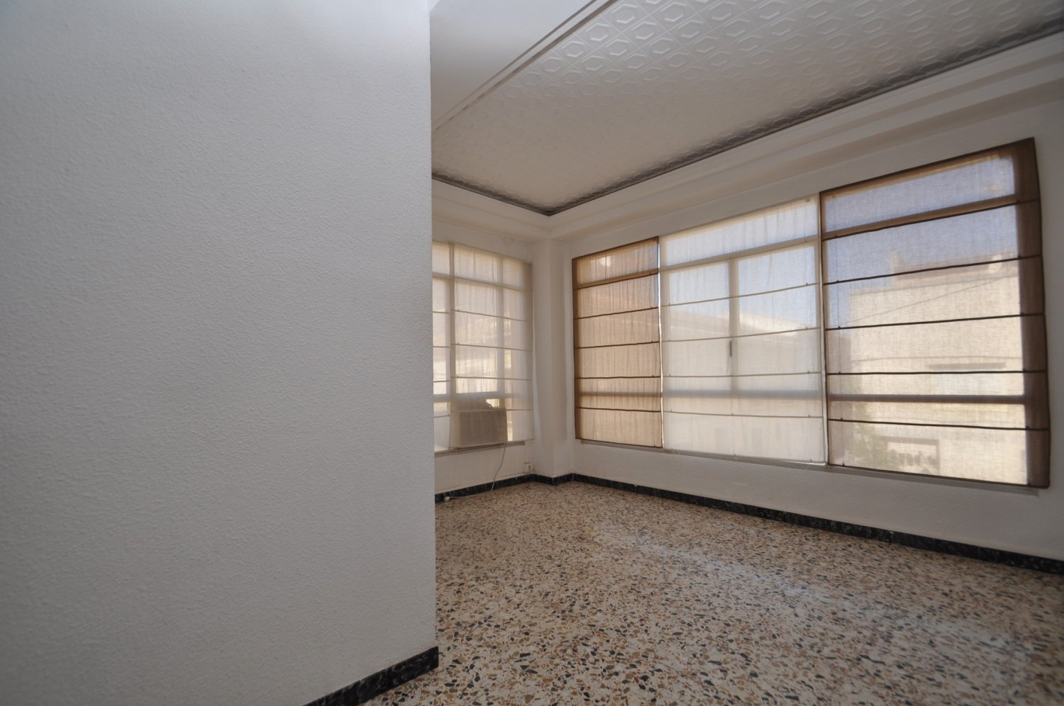 Apartment in Pinoso, Alicante, Spain 5 bedrooms, 220 sq.m. No. 198940