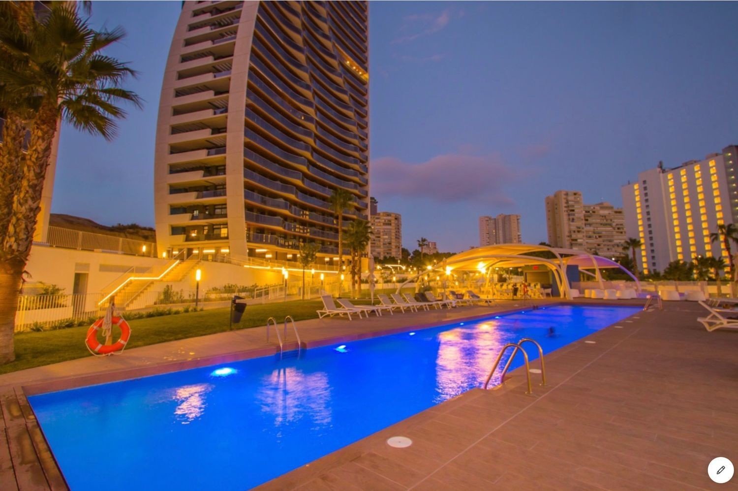 Apartamento en Benidorm, Alicante, España 2 dormitorios, 105 m2 No. 197961