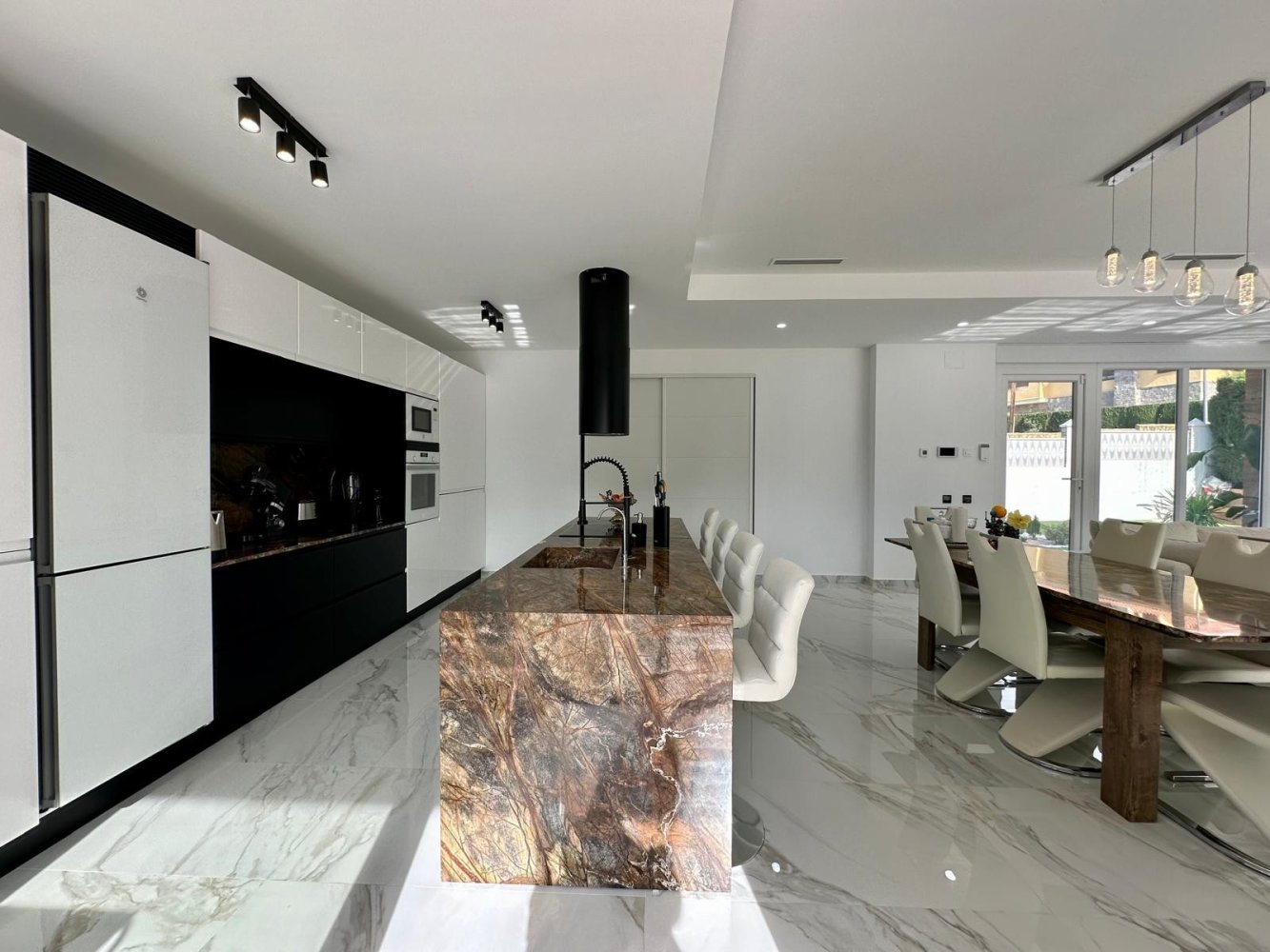 Villa en Petrer, Alicante, España 5 dormitorios, 250 m2 No. 198933
