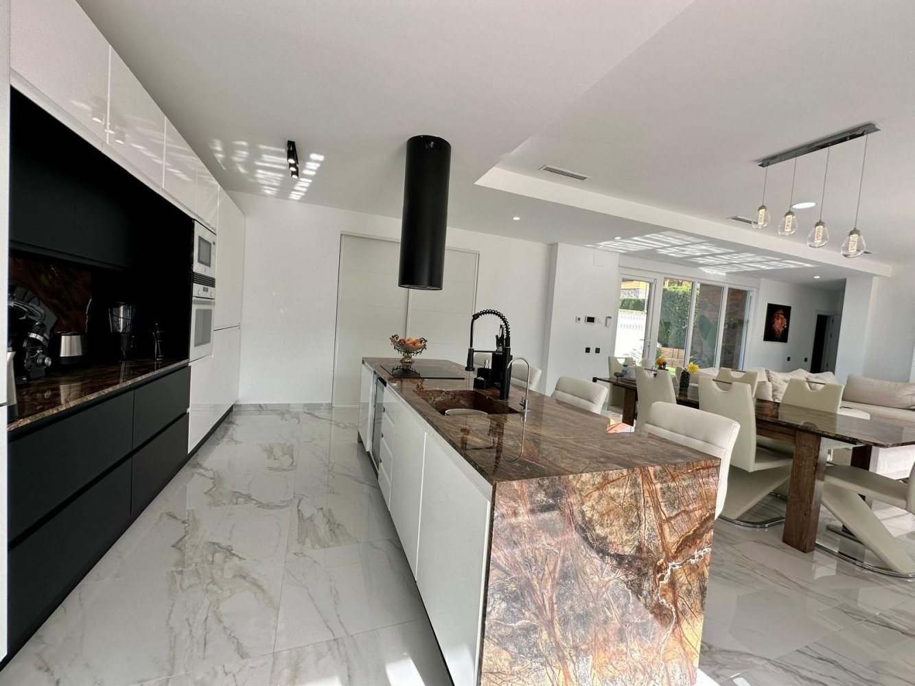 Villa en Petrer, Alicante, España 5 dormitorios, 250 m2 No. 198933