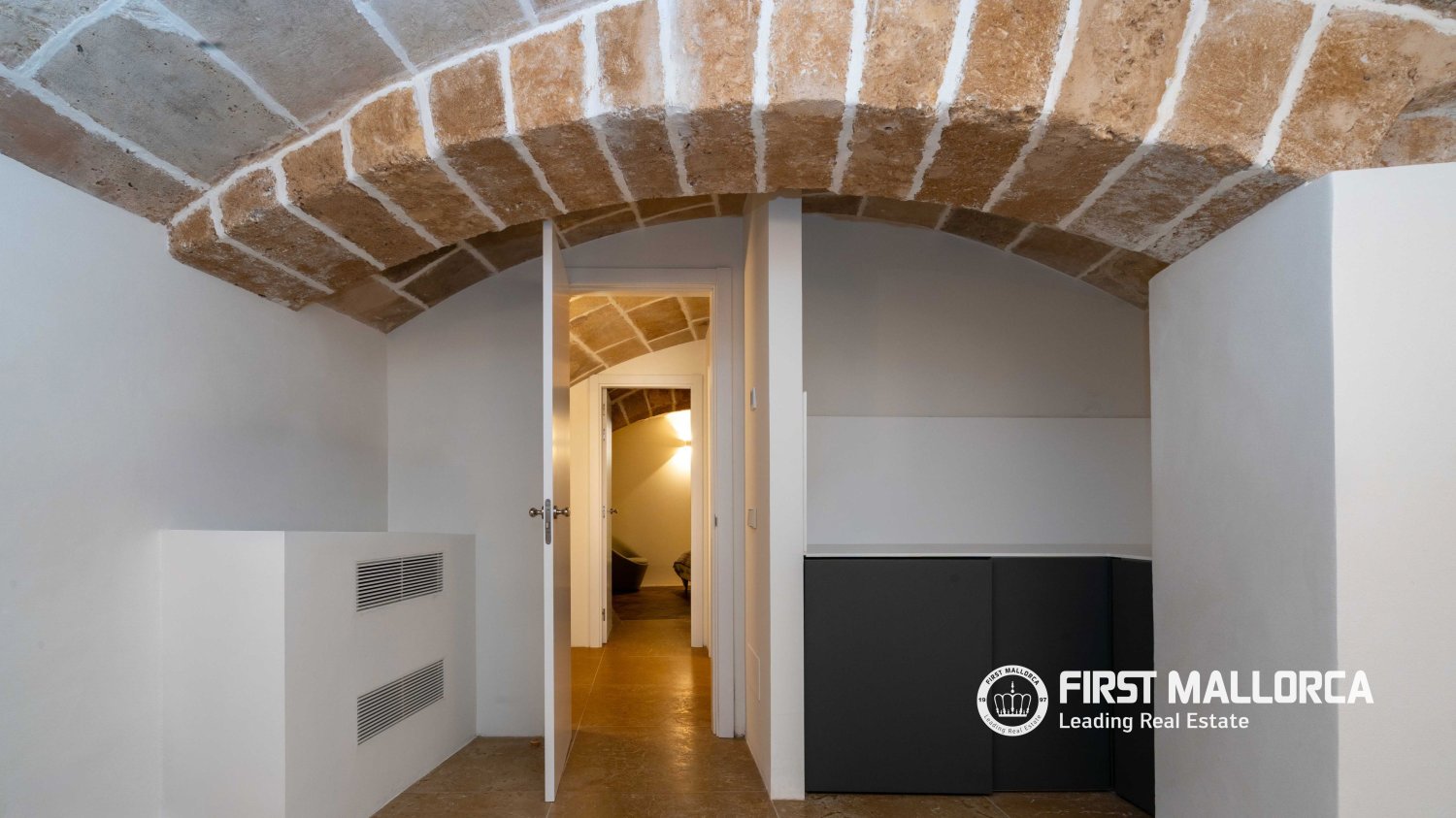 Apartamento en Palma de Mallorca, Mallorca, España 3 dormitorios, 360 m2 No. 195950
