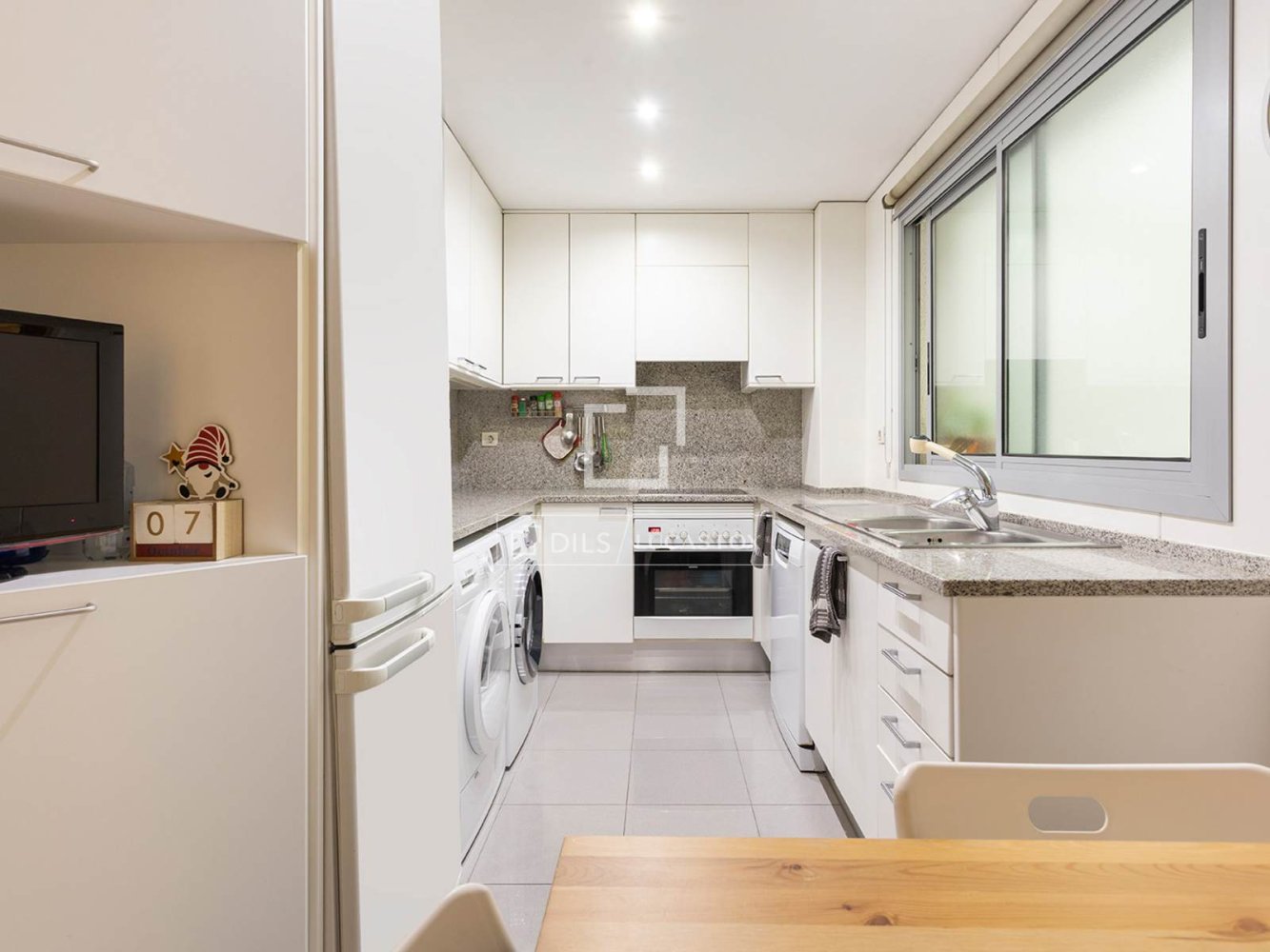 Apartment à Barcelona, Espagne 4 chambres, 110 m2 No. 200012