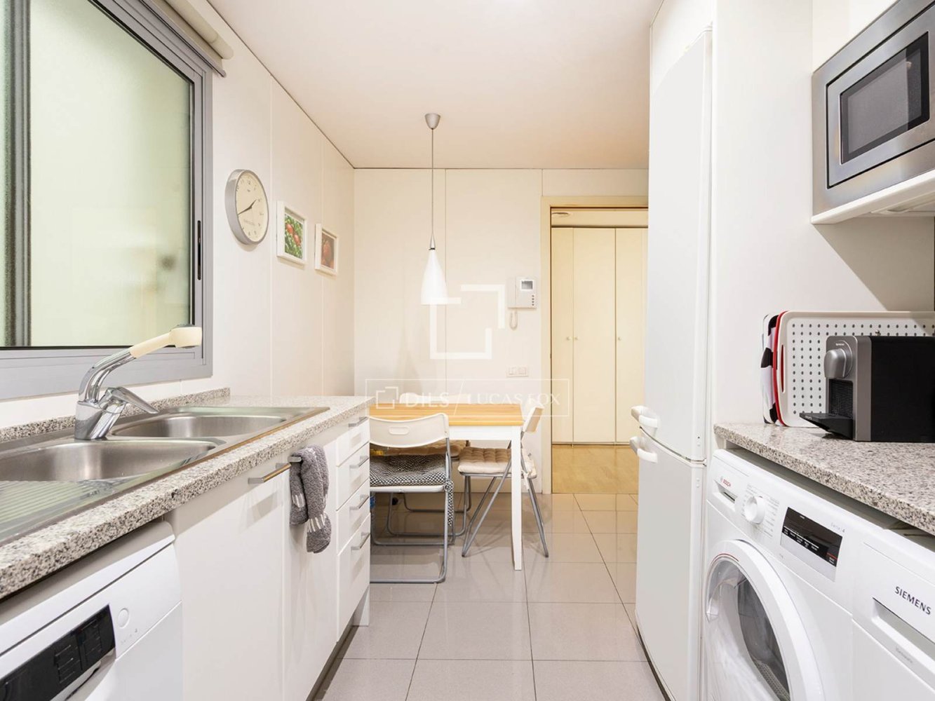 Apartment à Barcelona, Espagne 4 chambres, 110 m2 No. 200012