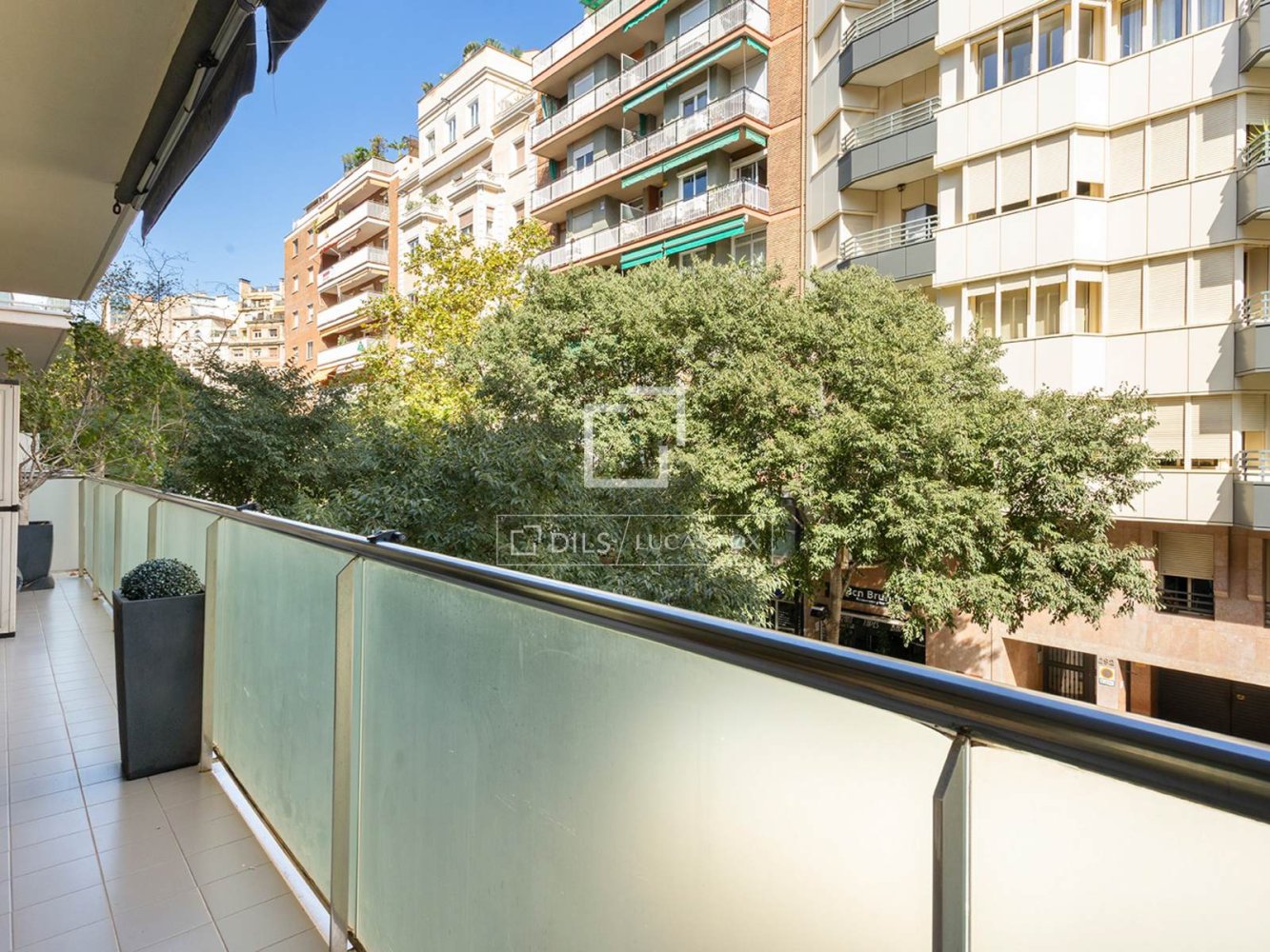 Apartment à Barcelona, Espagne 4 chambres, 110 m2 No. 200012