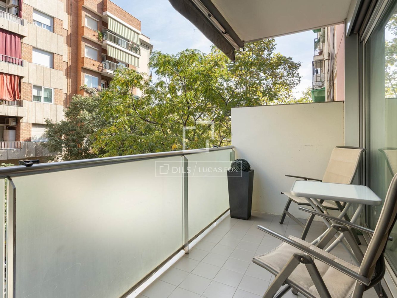 Apartment à Barcelona, Espagne 4 chambres, 110 m2 No. 200012