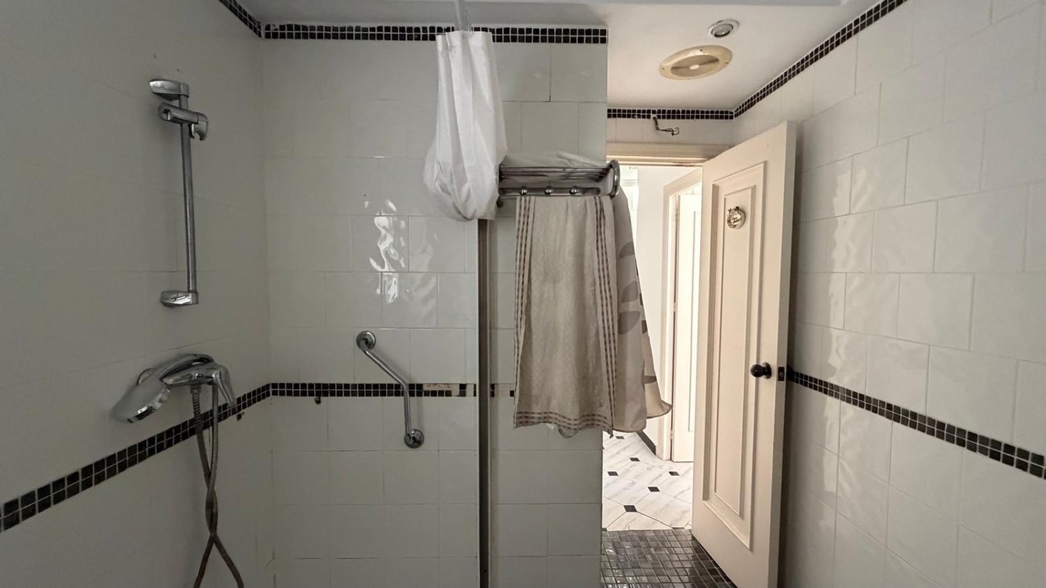 Apartment in Torrevieja, Alicante, Spain 3 bedrooms, 87 sq.m. No. 197436