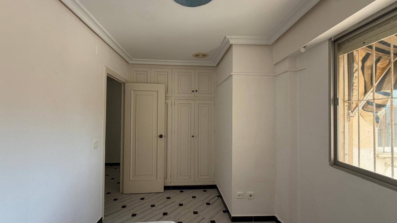 Apartment in Torrevieja, Alicante, Spain 3 bedrooms, 87 sq.m. No. 197436