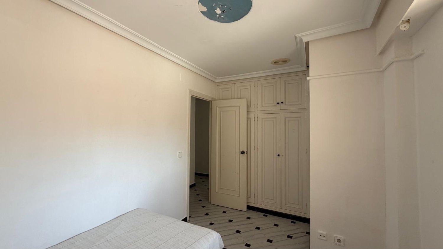 Apartment in Torrevieja, Alicante, Spain 3 bedrooms, 87 sq.m. No. 197436