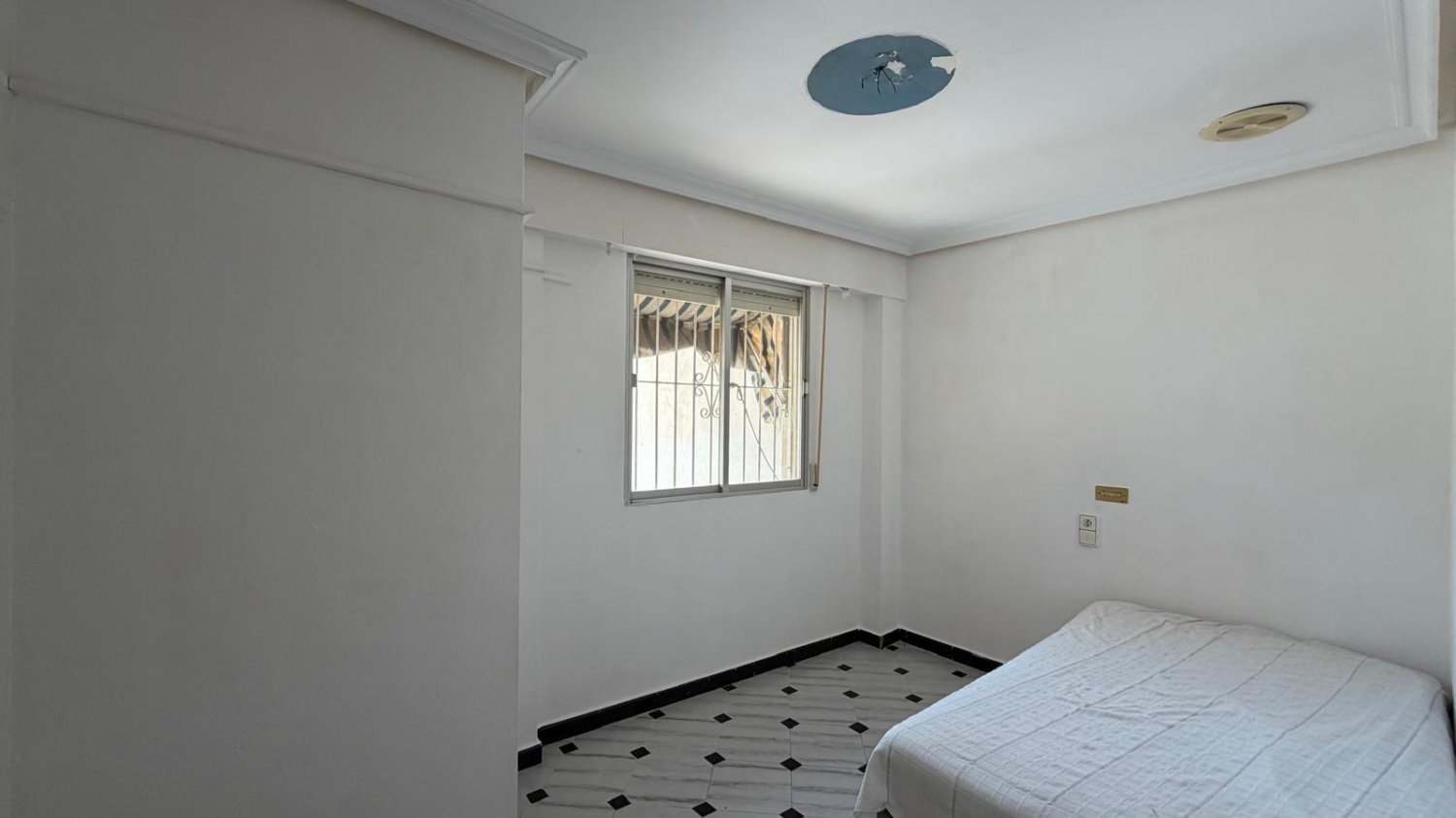 Apartment in Torrevieja, Alicante, Spain 3 bedrooms, 87 sq.m. No. 197436